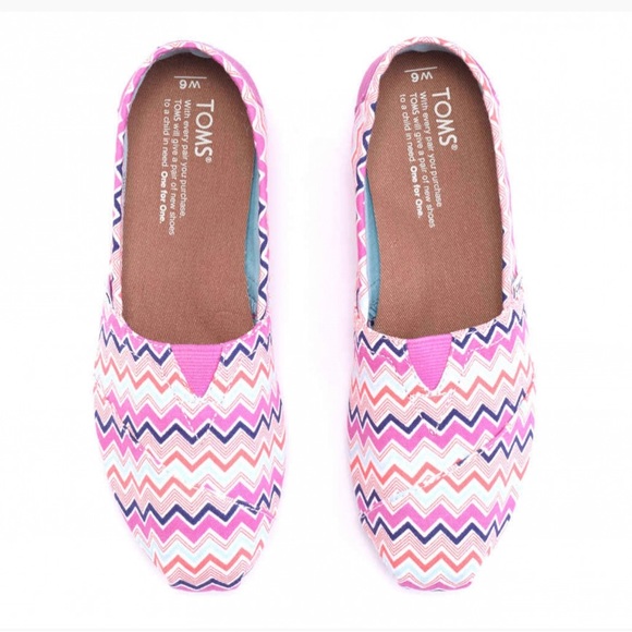 NWT Tom's Chevron Classic Women Pink Chevron Multiple ๐ - Picture 3 of 8